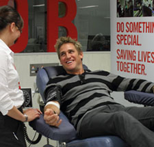 Australian celebrity chef, television personality and author Curtis Stone donates blood with the Australian Red Cross Blood Service. Image Source: The Australian Red Cross Blood Service